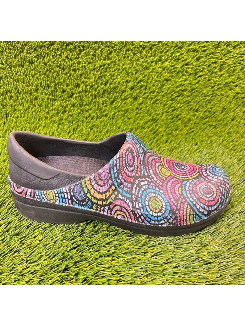 Crocs Neria Pro II Graphic Womens Size 10 Multicolor Beach Walking Clog Sandals
